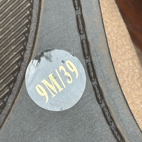 Lucky Brand size 8.5 Tan Suede Mules with Open-Toe Design - Picture 9 of 13